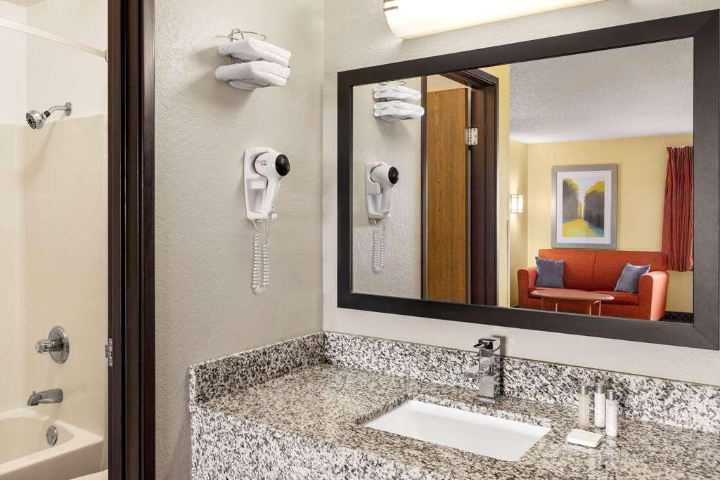 Baymont By Wyndham Cedar Rapids Hotel Cameră foto
