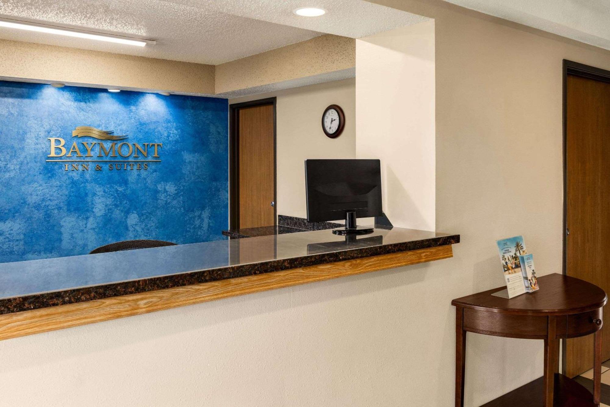 Baymont By Wyndham Cedar Rapids Hotel Exterior foto