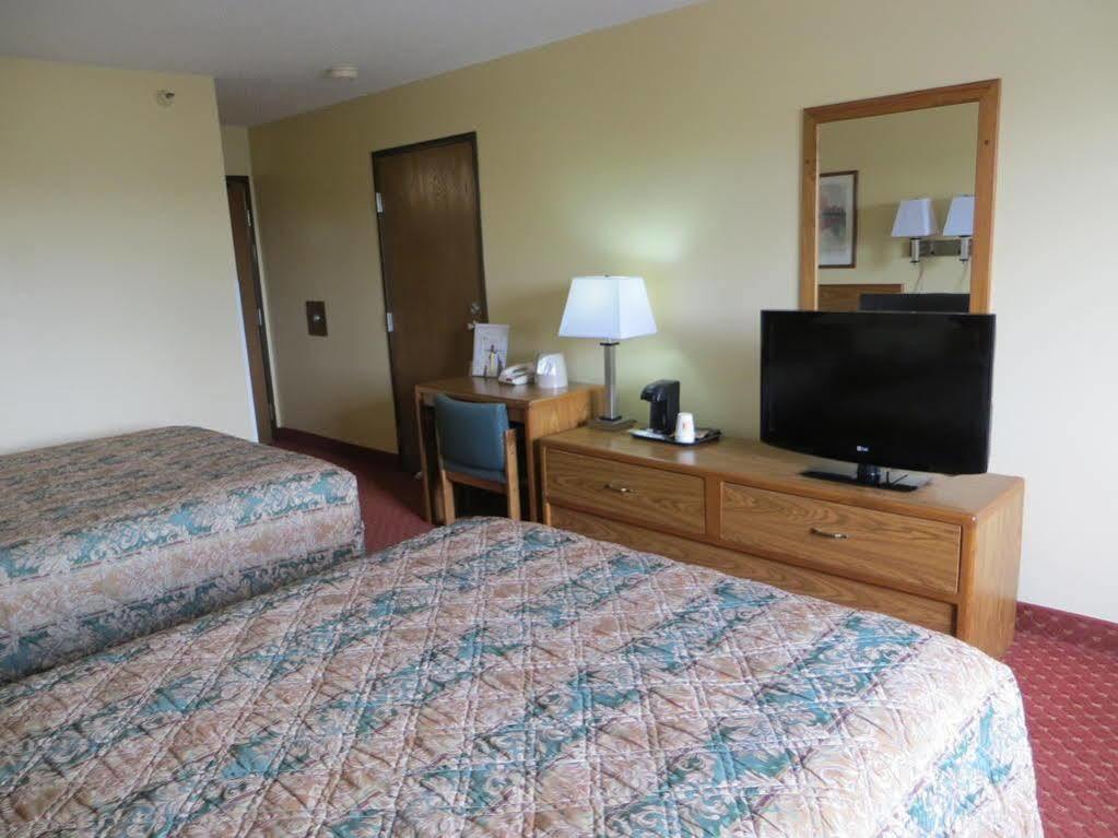 Baymont By Wyndham Cedar Rapids Hotel Exterior foto